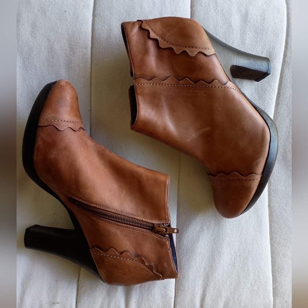 Biviel Couture Anthropologie Brown Women  Heel Zip Up Ankle Booties E3